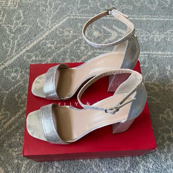 Kelly & Katie Caital Heels Silver 7M - Picture 7 of 17
